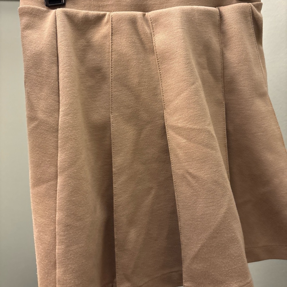 Lands' End Beige Pleated Skirt - Picture 2 of 3